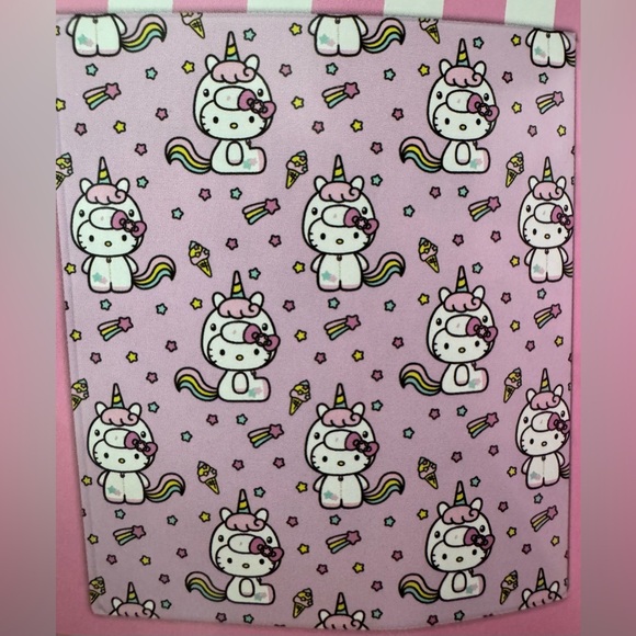 Hello Kitty Blanket🩷 - Picture 3 of 3